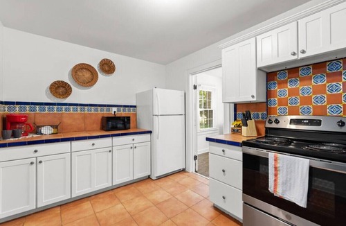 Kennesaw House | Magnolia on Main · Charming Farmhouse on Main St! WIFI + Dogs OK