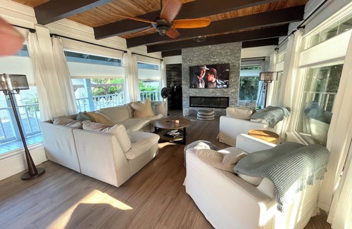 Melrose House | Magnolia Pointe Lakehouse on Lake Santa Fe in Melrose, FL LAKEFRONT PROPERTY!