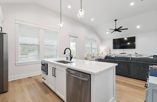 Shoreline Park House | Magnolia Retreat