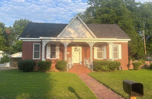 Grenada House | Magnolia State Winter Escape – Beautiful 3BR Family Home