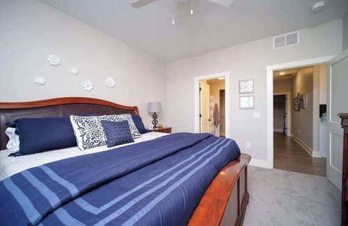 Bettendorf Condo | Main Floor Cozy 2 Bedroom Condo with a master suite in Bettendorf