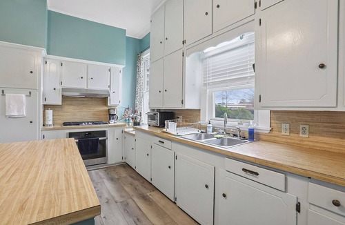 New Roads House | Maison Rouge. Quaint house in Historic town of New Roads. Close to everything!