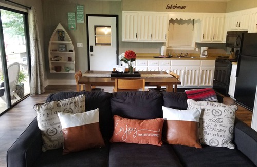 Trimble Cottage | March Discount n2 days for $300nGreat Weekend to sit by the fire.