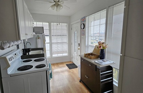 Arabi Apartment | MARCH MADNESS DISCOUNTS! Email for info! LGBTQ Owned! Minutes from the Quarter!