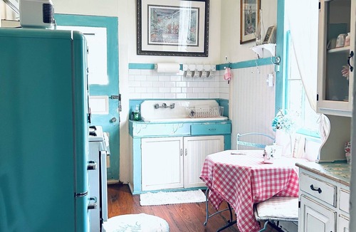 Metairie House | Mardi Gras! 3BR/1BA French Quarter, Streetcar, Balcony, Mid City, New Orleans!