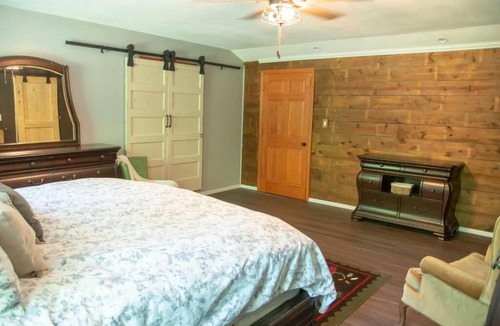 Doniphan House | Mark Twain Current River Barndo
