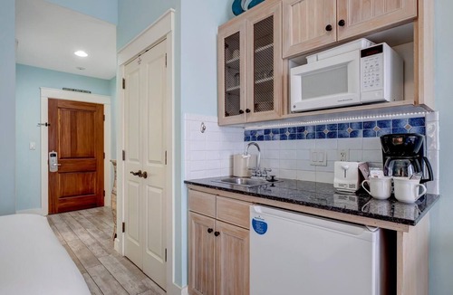 Baytowne Wharf Condo | Market Street Studio Retreat: Queen Bed, Sleeper Sofa, and Kitchenette at Sandestin Golf and Beach Resort!