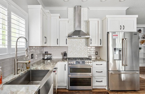 Stanwood House | Marywood Cottage: Luxury Lake House Living, Kayaks and Paddle Boat Included