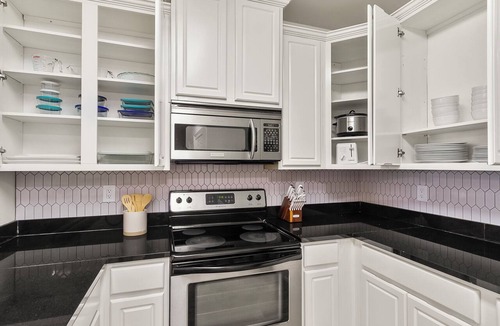 Tuscaloosa Condo | Maxwell Place | Walk to Stadium | Pool & Gym