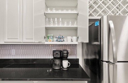 Tuscaloosa Condo | Maxwell Place | Walk to Stadium | Pool & Gym