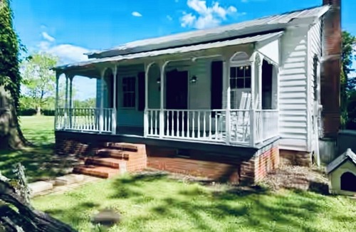 Griffin Cottage | Meadowview Cottage in Beautiful Rural Georgia