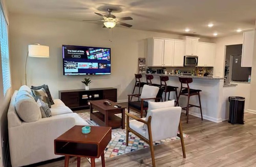 Decatur House | Mid-century Modern Lakefront Townhome