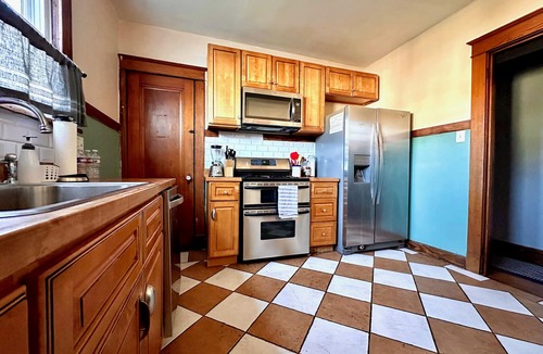 Mid-City Apartment | Mid City 2 BR in Beautiful Arts and Crafts House