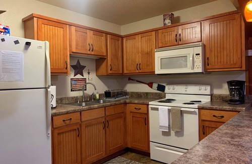 Groveoak Cabin | MID LAKE HIDEAWAY, FISHING FAMILY OUTDOOR FUN