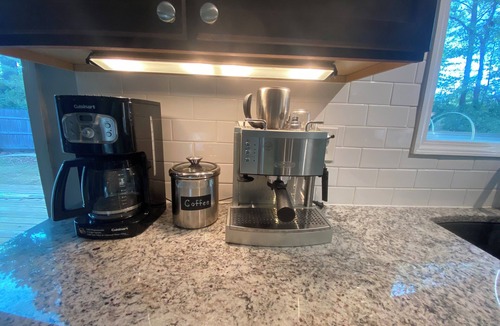 Hillsdale House | Mid-Mod Amazing! 2.9mi to UA. Chef’s Kitchen. Views to Private Yard & Fire Pit