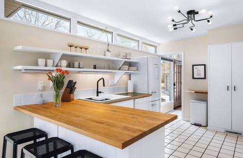 Northport House | Midcentury Millpond | Dog-Friendly Waterfront + Patio | Walk to Northport