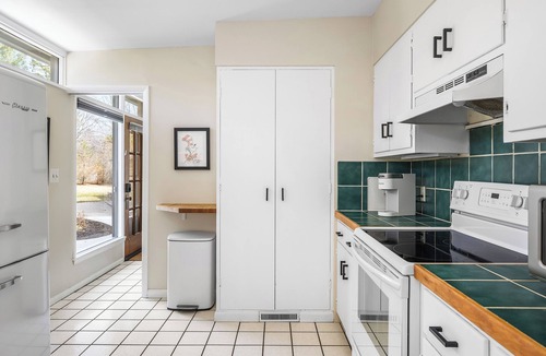 Northport House | Midcentury Millpond | Dog-Friendly Waterfront + Patio | Walk to Northport