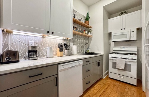 Midtown Condo | Midtown Apt with Designer Touch