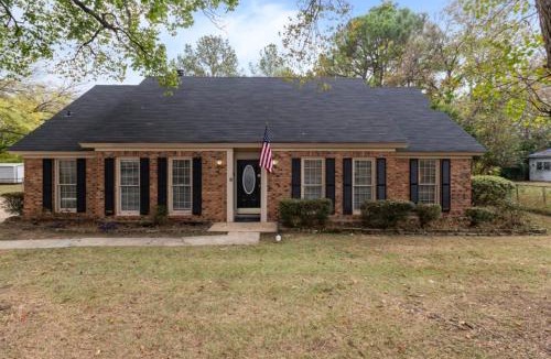 Gunter Afs House | Midtown Fenced Yard & Patio- White Acres Retreat