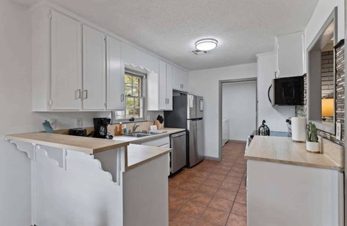Gunter Afs House | Midtown, Fenced Yard & Patio- White Acres Retreat