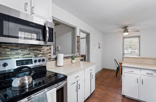 Gunter Afs House | Midtown, Fenced Yard & Patio- White Acres Retreat