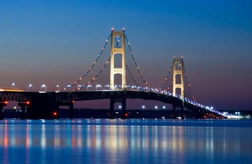 Mackinaw City Cabin | Mighty Mac Bridgeview Cabin 2