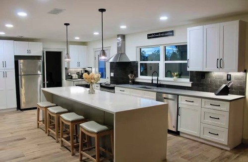 East Palatka House | Million dollar riverfront views - Large updated 2 acre retreat family getaway.