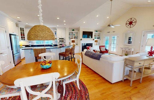 Tybee Island House | Mimi's Mermaids & Memories | Pet-Friendly, Across From Beach