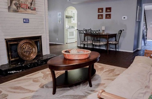 Montgomery House | Mins to Downtown, Parks,& ASU - Courtyard Retreat