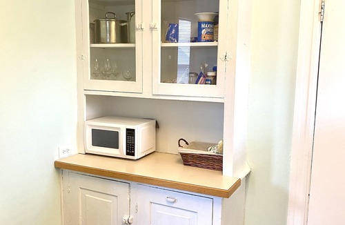 Sault Ste. Marie Apartment | Mint Vintage 2 bed apt Walk to the locks Sault USA