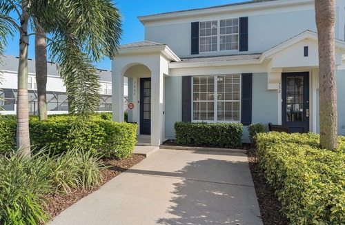 Windsor Hills House | Minutes Away from Theme Parks! 3-Bed Townhome, 6 minutes to Disney World!