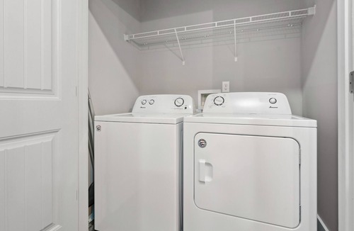 Mobile Cottage | Minutes Away From USA College, and Places to eat Near by!