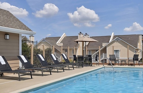 Gunter Afs Hotel | Minutes to Civil Rights Memorial! Full Kitchen! FREE Parking, Pets Allowed, Pool