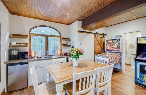 Tougaloo Cabin | Mississippi Retreat w/Hot Tub, Deck & Lake Views!