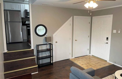 Hillcrest House | Modern 1BR Duplex in Hillcrest, Little Rock