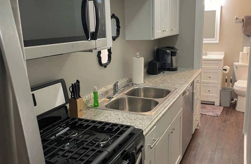 Hillcrest House | Modern 1BR Duplex in Hillcrest, Little Rock