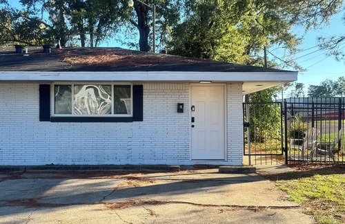 Fondren Apartment | Modern 1BR Retreat near UMMC, Veteran’s Memorial Stadium & Local Dining