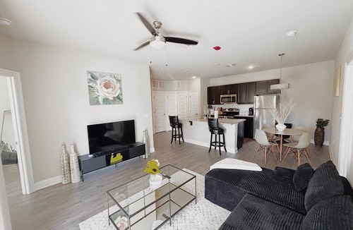 Tangipahoa Parish Apartment | Modern 2BD/2BA Oasis Fast WiFi Balcony Gated Community Near SLU & Downtown