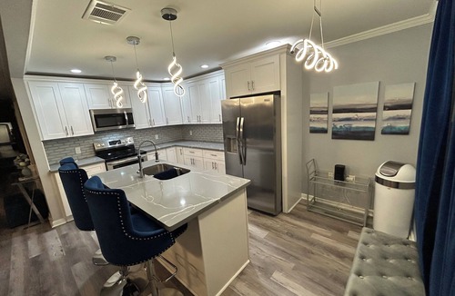 Kenner - Louis Armstrong International Airport House | Modern 3 bedrm 5 mins 2 airport free parking wi-fi
