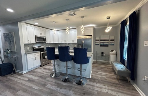 Kenner - Louis Armstrong International Airport House | Modern 3 bedrm 5 mins 2 airport free parking wi-fi
