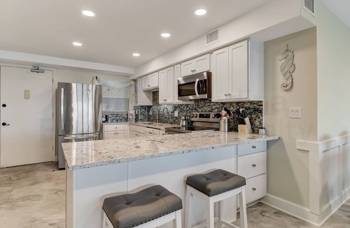 Fernandina Beach Condo | Modern and Beautiful 7th Floor condo with easy beach access. Exclusive fishing pier