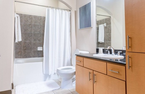 Mid City South Apartment | Modern Apartment in Prime Location (ID5081X7)