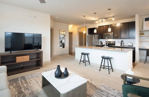 Crestline Heights Apartment | Modern Apartment in Prime Location (ID7243X65)