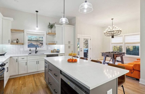 Atlanta House | Modern ATL Luxury-Sleeps 12-Free Parking-Game Room