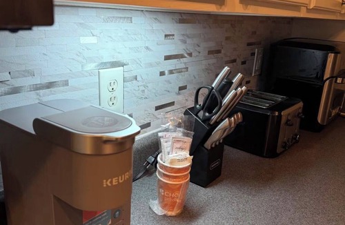 Ellenwood House | Modern ATL Stay 2BR 2BA Near Downtown W/theater