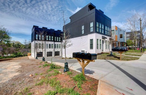 Summerhill House | Modern Atlanta Townhome Rental ~ 2 Mi to Downtown!