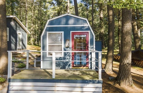 Baldwin Cabin | Modern Cabin and Bunkouse on Putman Lake. Sleeps 7