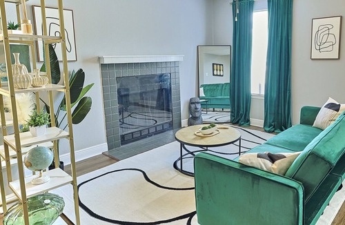 Jackson Apartment | Modern-Chic Loft In The Heart Of The City. Everything Is At Your Fingertips!