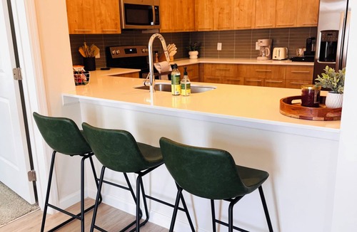 Florida Center Apartment | Modern Comfort & Style, Apt with Balcony, Full Kitchen & Relaxing Stay.