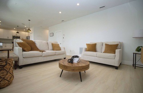 Sunset Ridge House | Modern Comfy Home Near Disney+Playroom